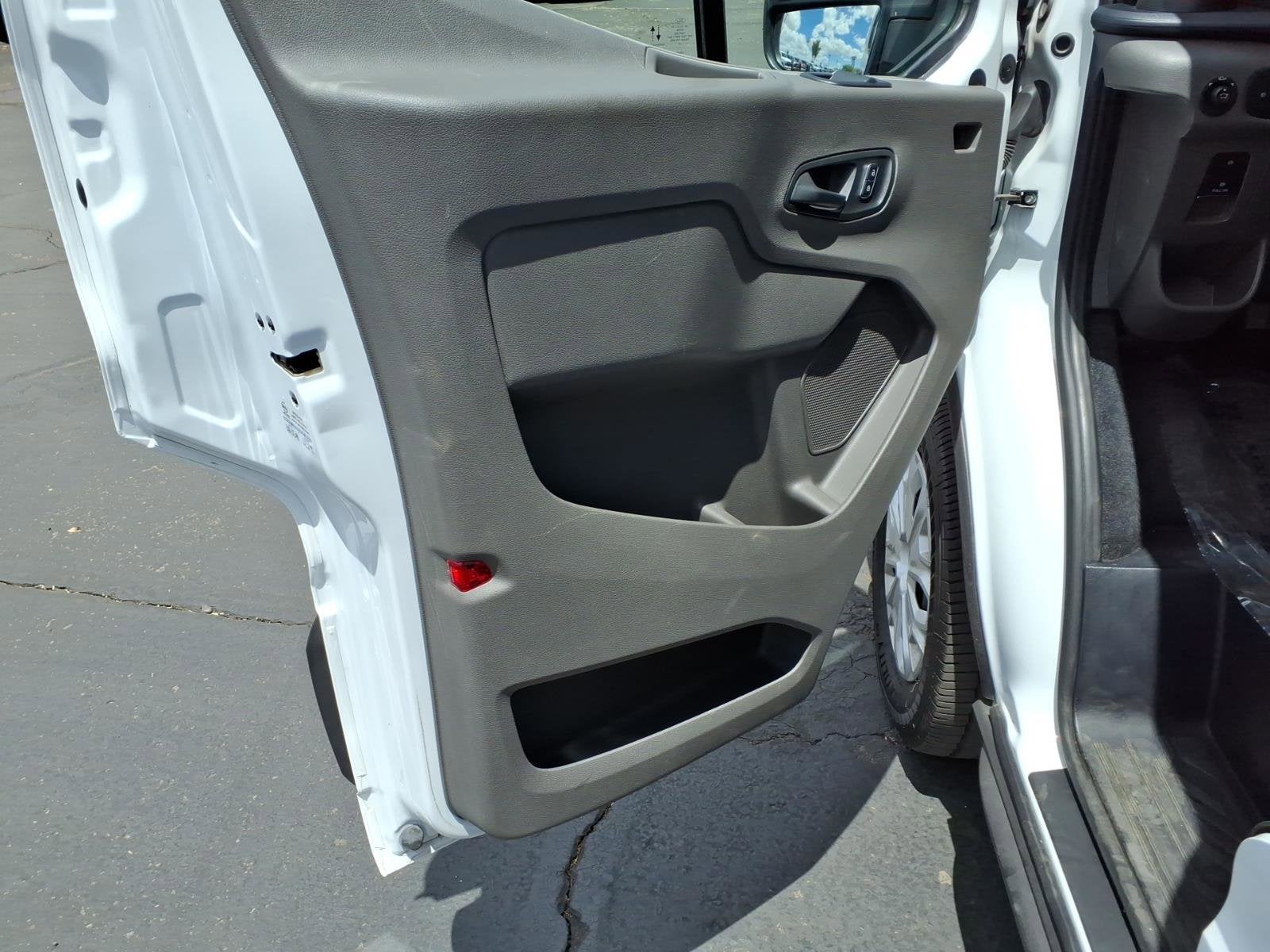 2024 Ford Transit Passenger Wagon XLT