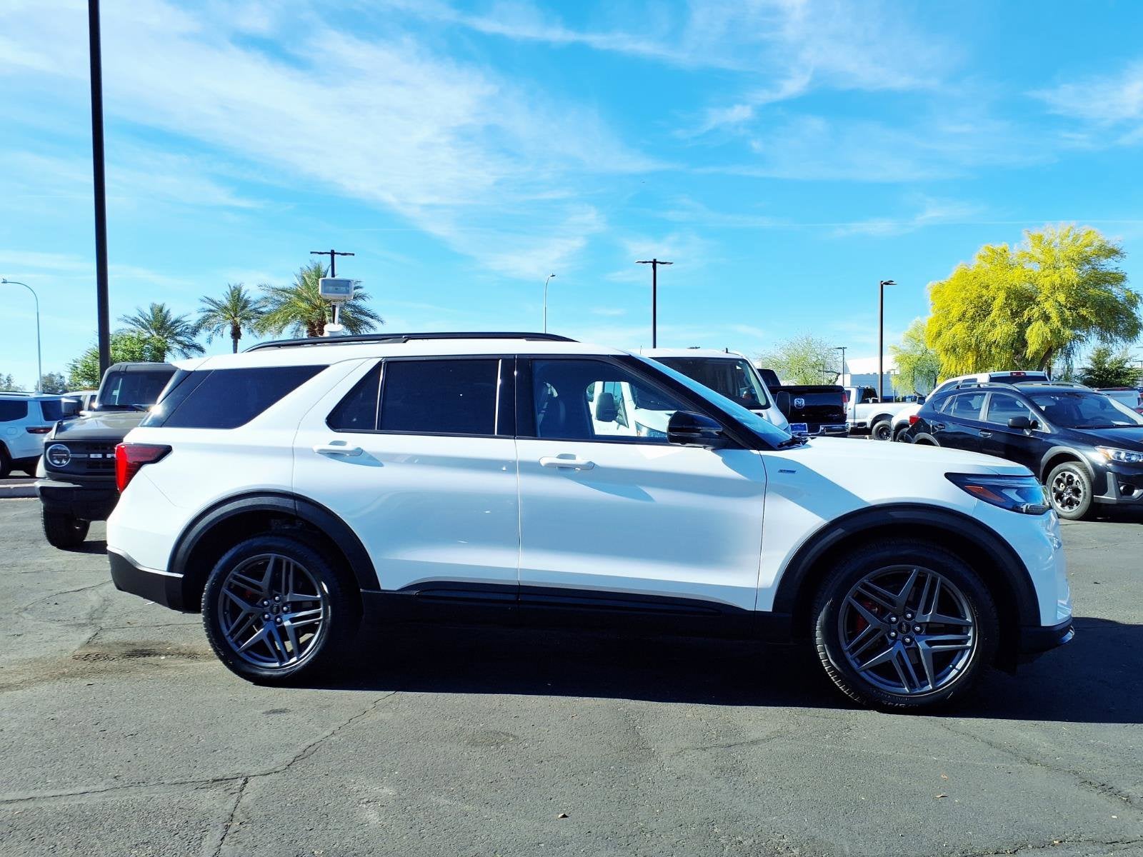 2025 Ford Explorer ST-Line
