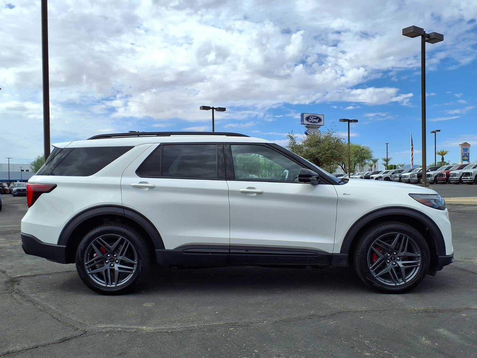 2025 Ford Explorer ST-Line