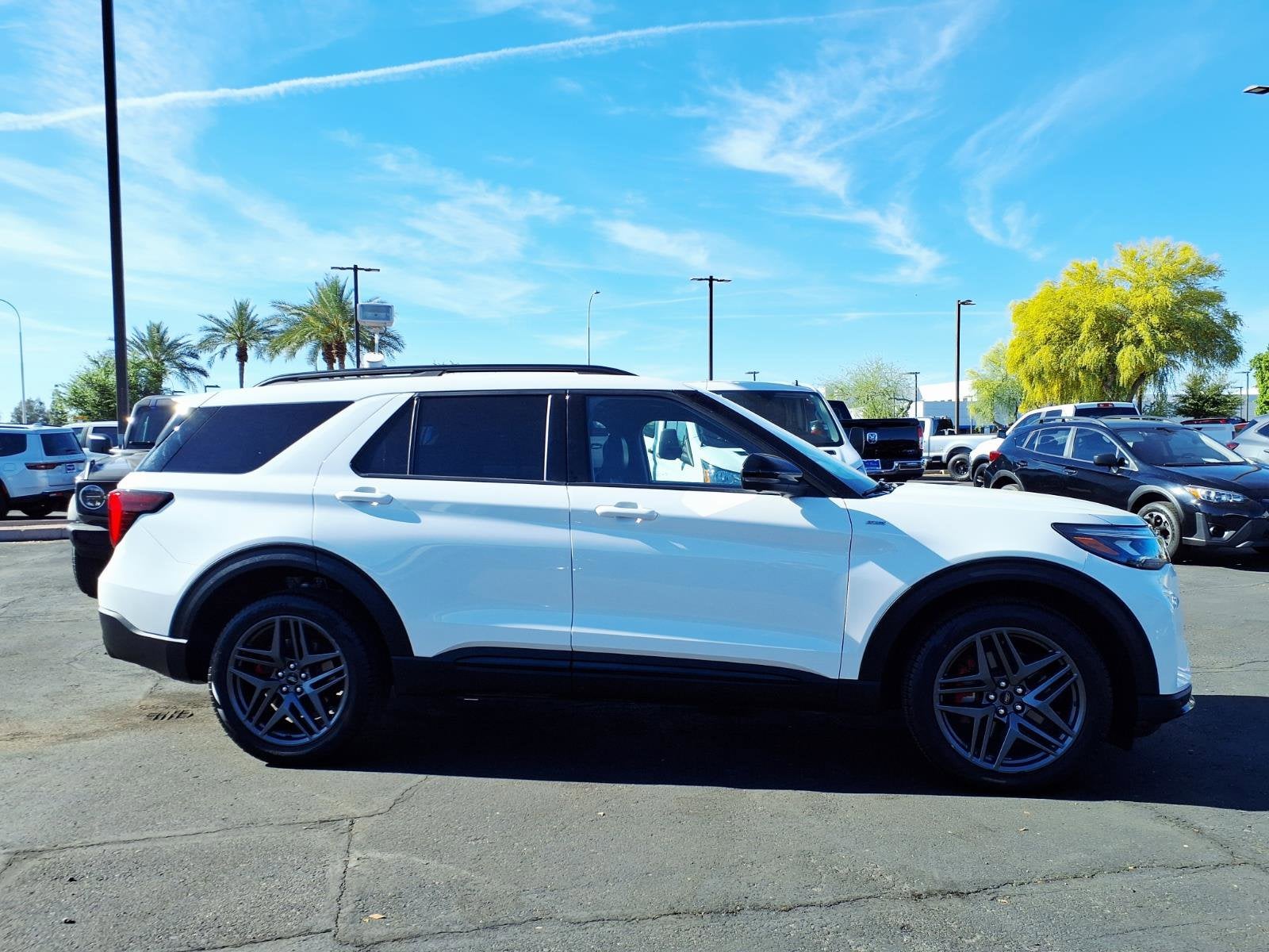 2025 Ford Explorer ST-Line