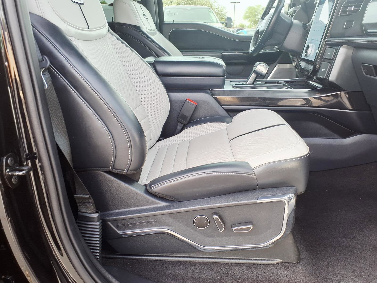 2023 Ford F-150 Lightning Platinum