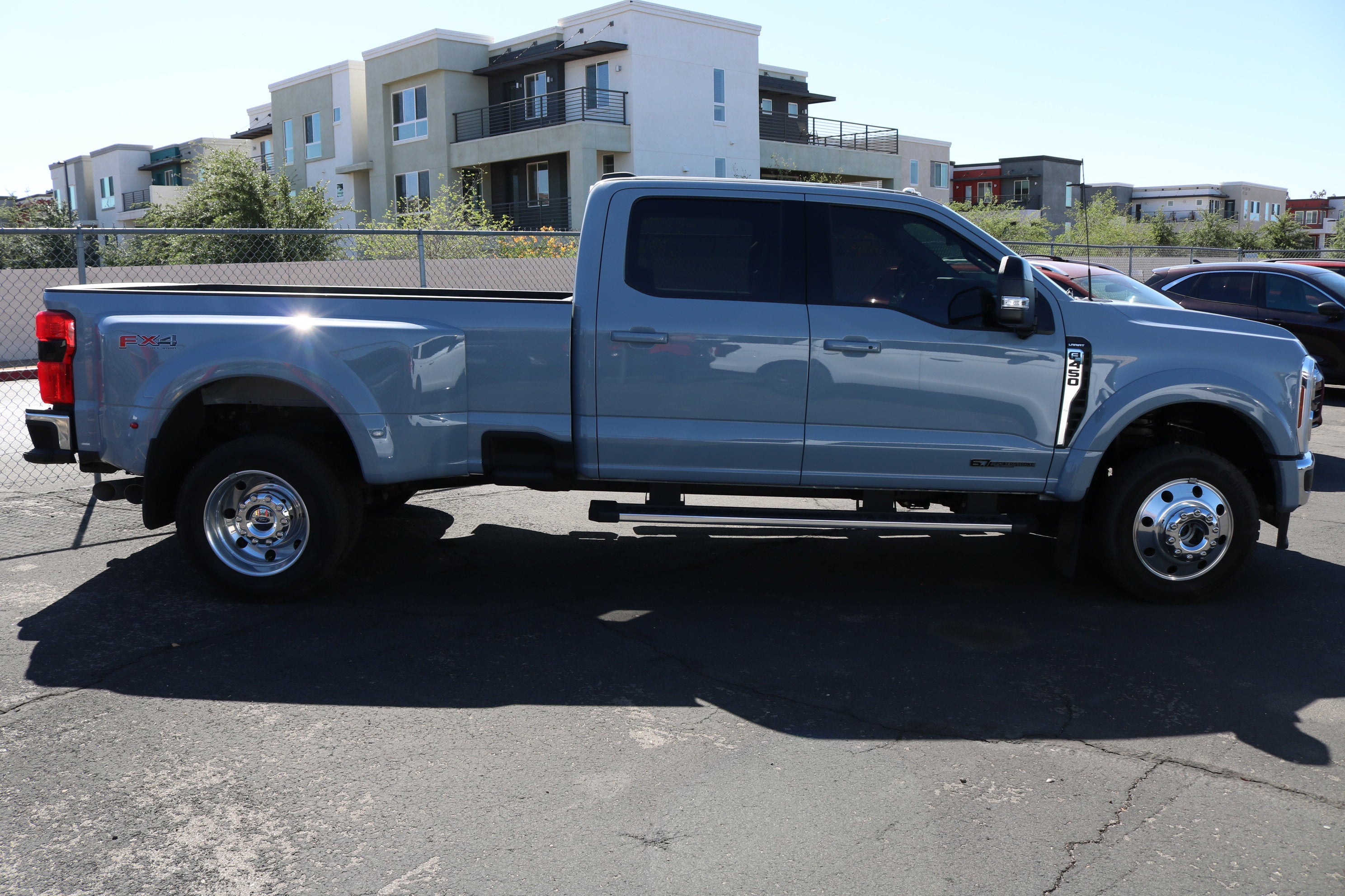 2024 Ford Super Duty F-450 DRW LARIAT