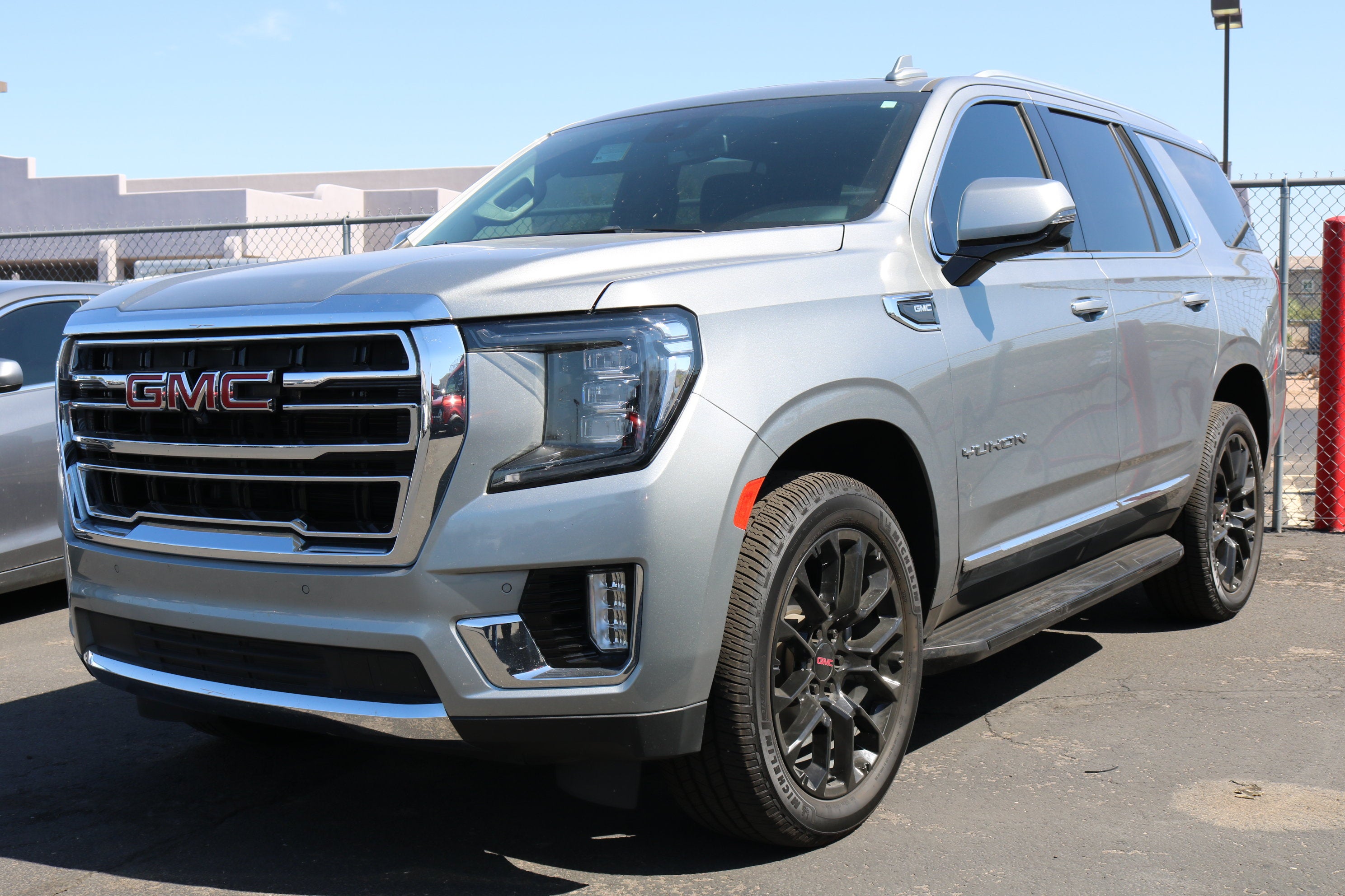 2023 GMC Yukon SLT