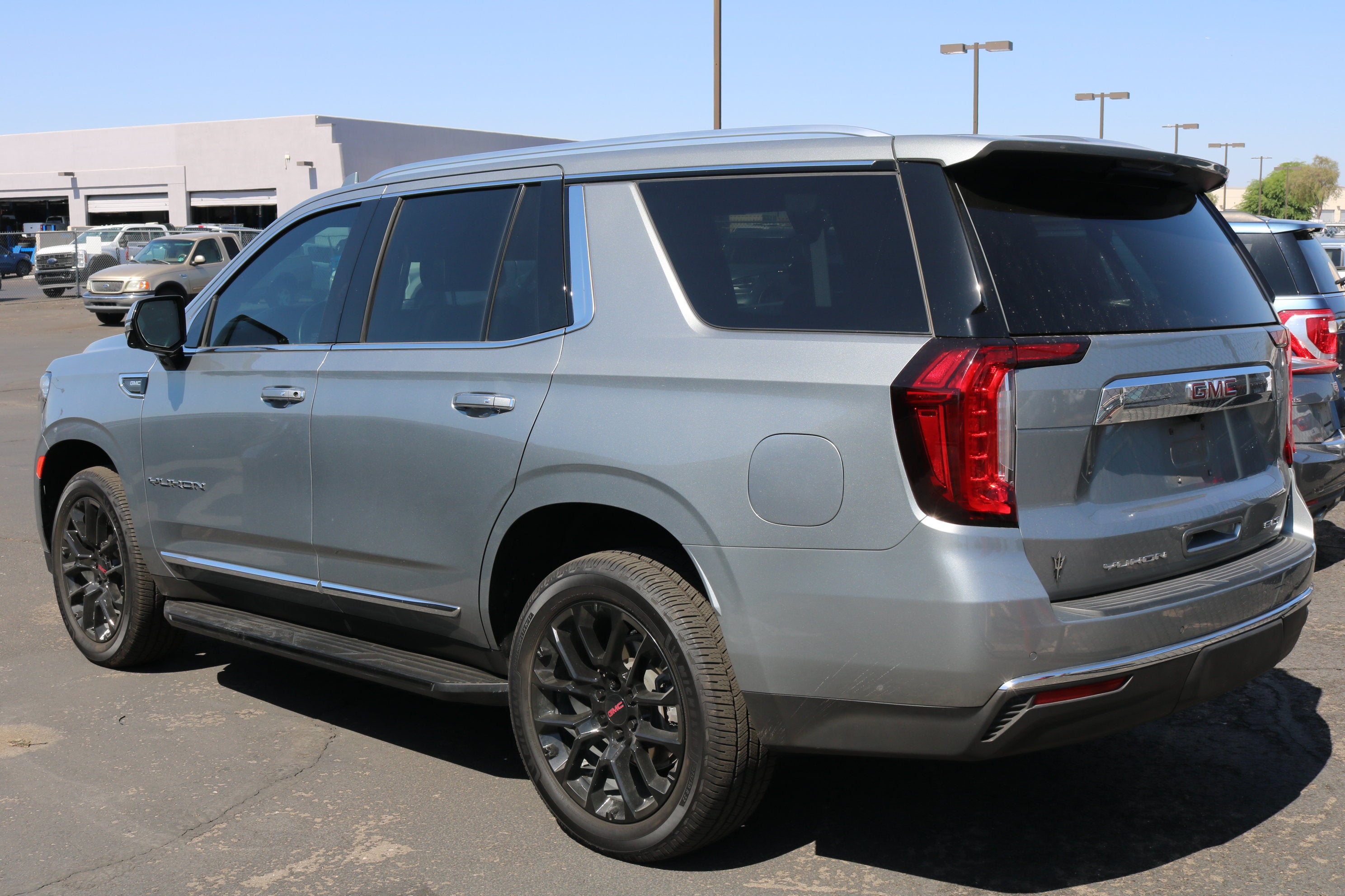 2023 GMC Yukon SLT