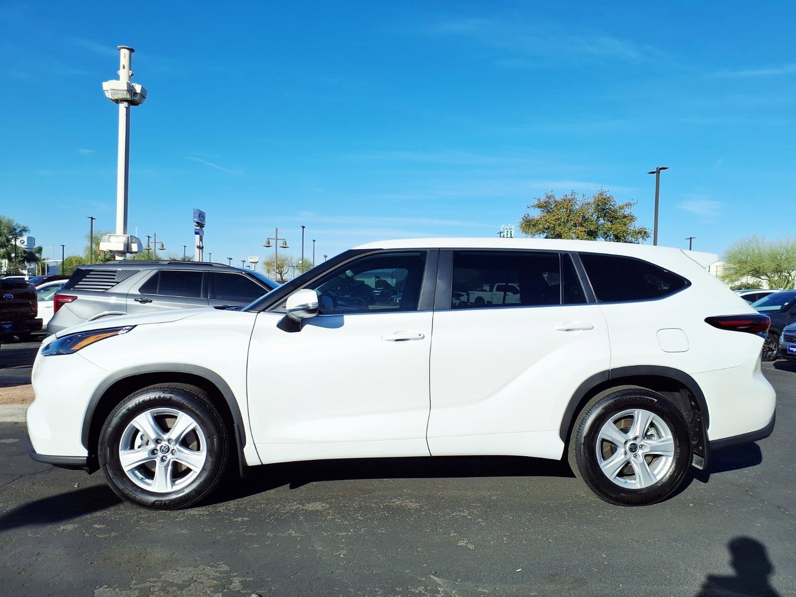 2024 Toyota Highlander LE
