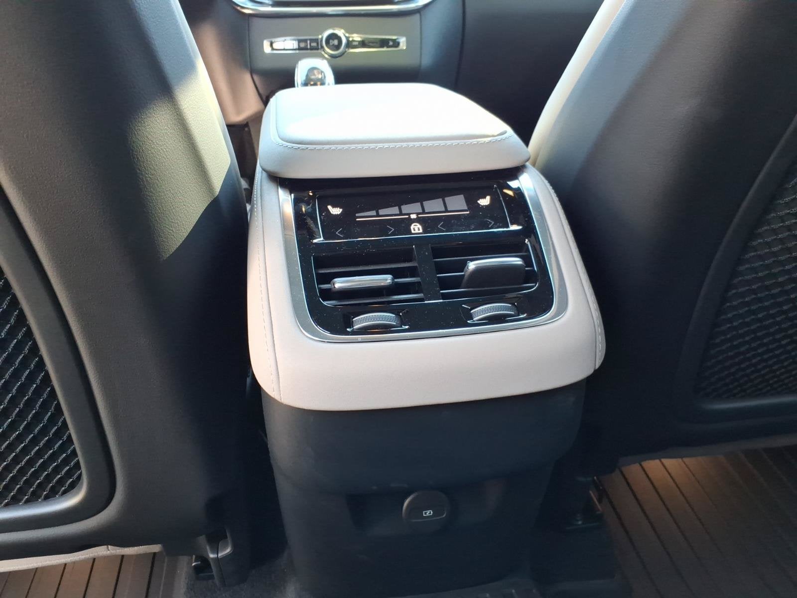 2026 Volvo XC90 Ultra Dark Theme